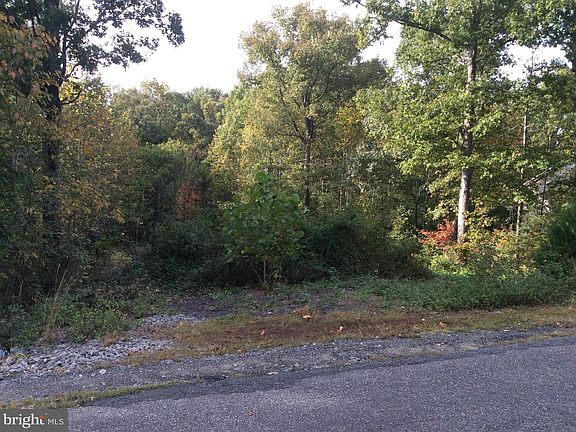 3rd image of 5211 Wyndemere Cir