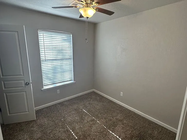 725 Peregrine Dr — Photo 10