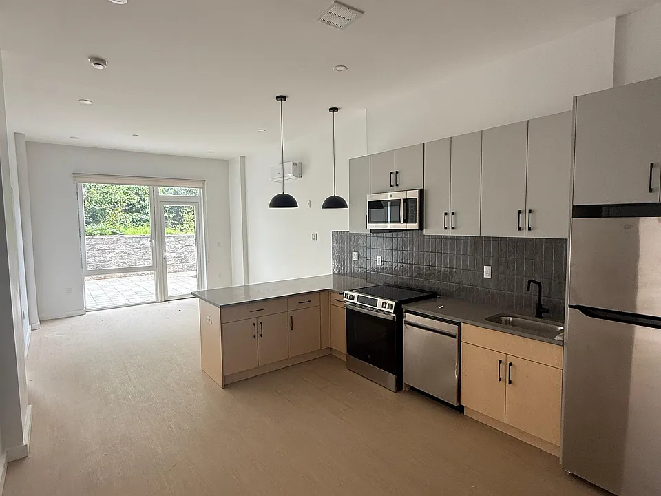 74 Webster St #2A