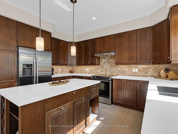 2nd image of 137 Jewel House Ln
