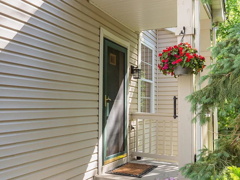 16487 Jarreau Ct — Photo 2