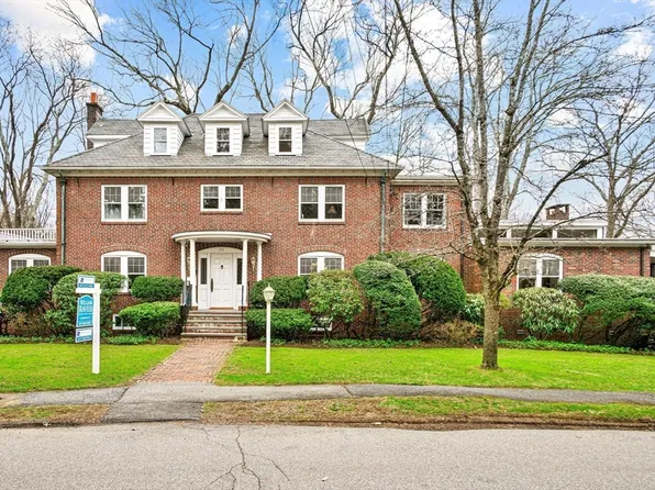 24 Radcliff Rd, Waban, MA 02468