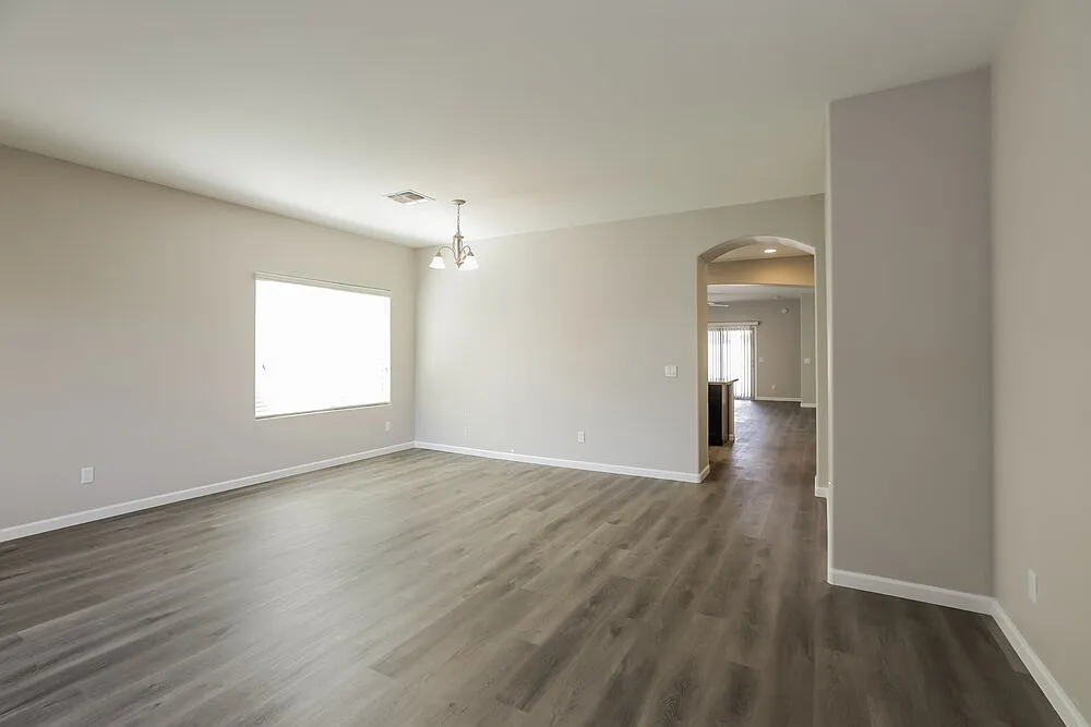 4 bed, 2.0 bath, 2072 sqft, $2,590 — Photo 3