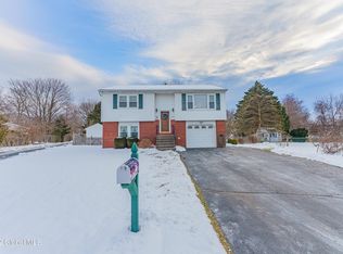 40 Dowling Rd, Albany, NY 12205