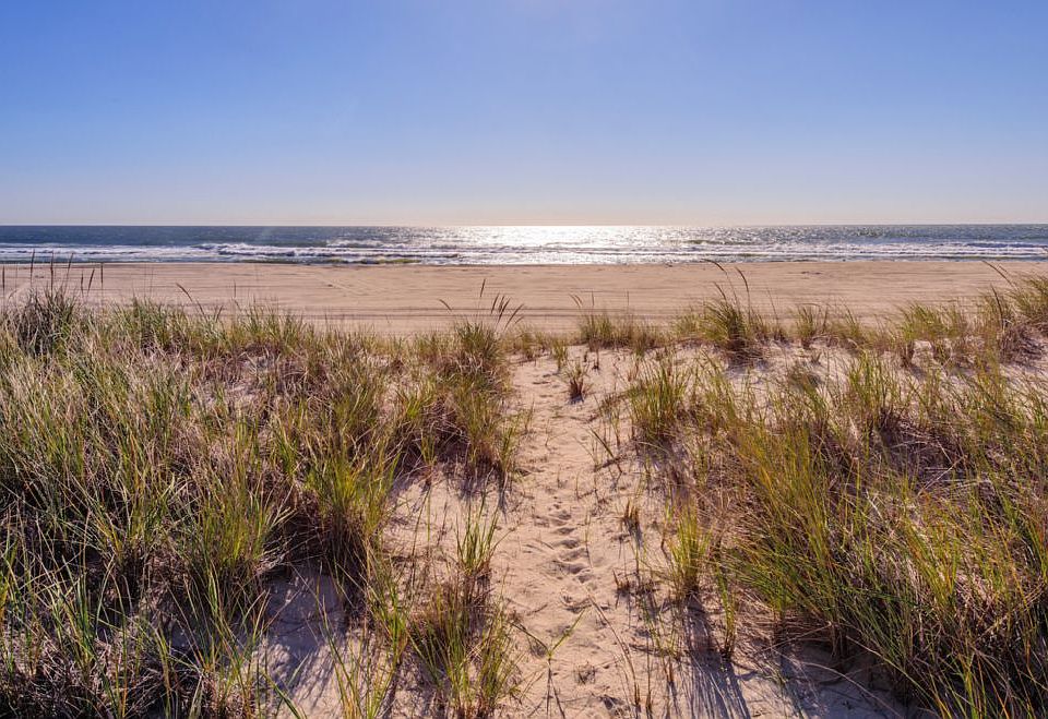 2040 Meadow Ln, Southampton, NY 11968 Zillow