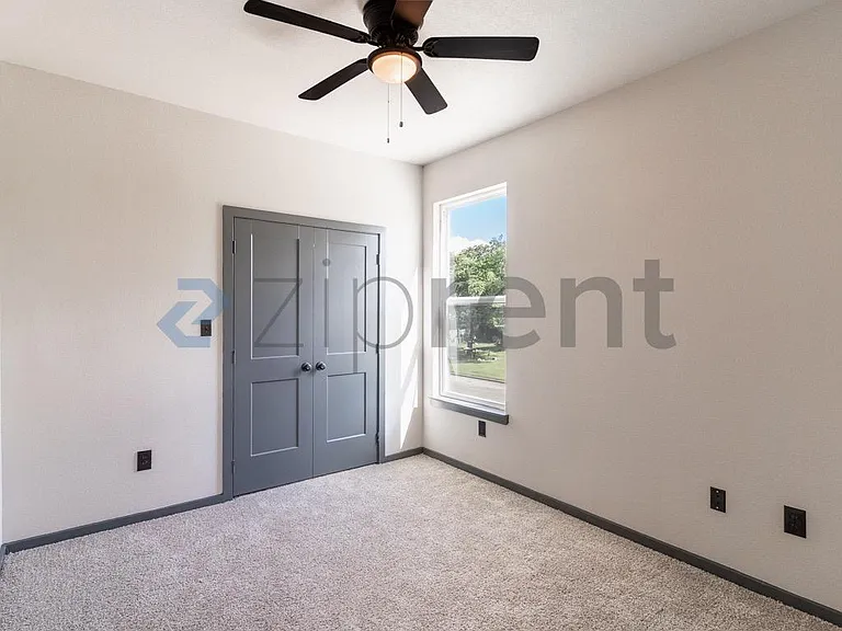 1008 York Ave #A — Photo 9