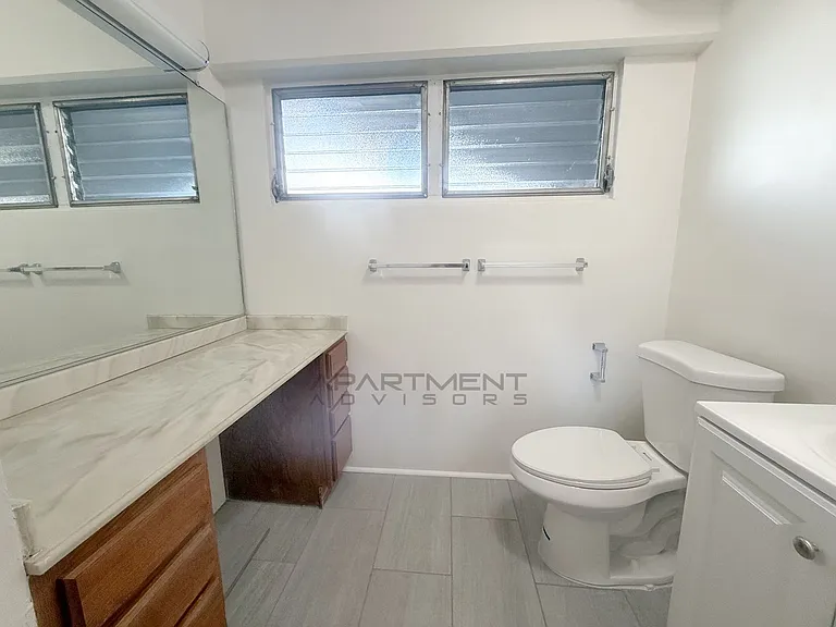 909 University Ave #111 — Photo 8