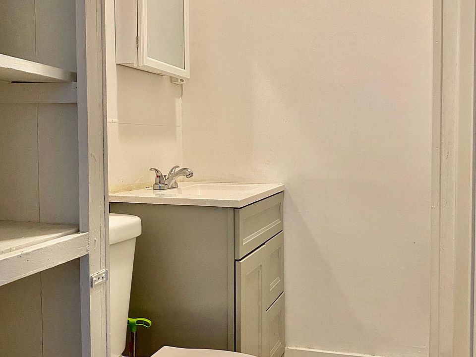 2nd image of 95 Green St #6