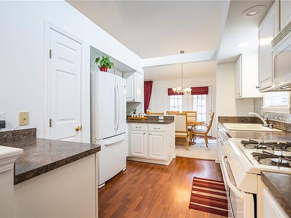 5th image of 554 Fountainview Trl