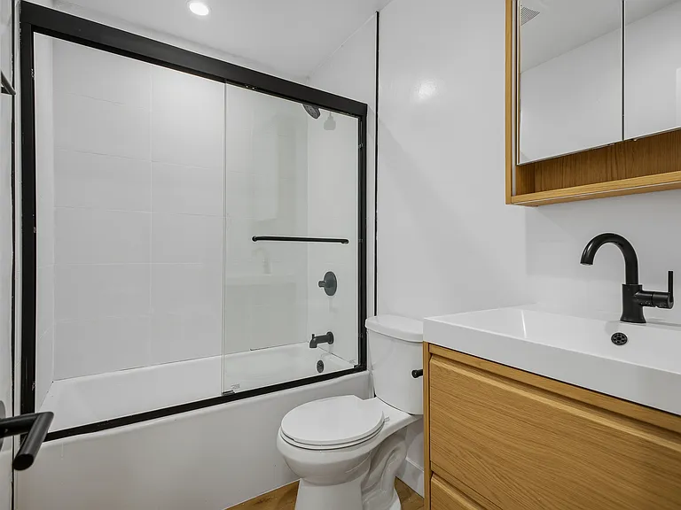 1738 Colby Ave #1 — Photo 17