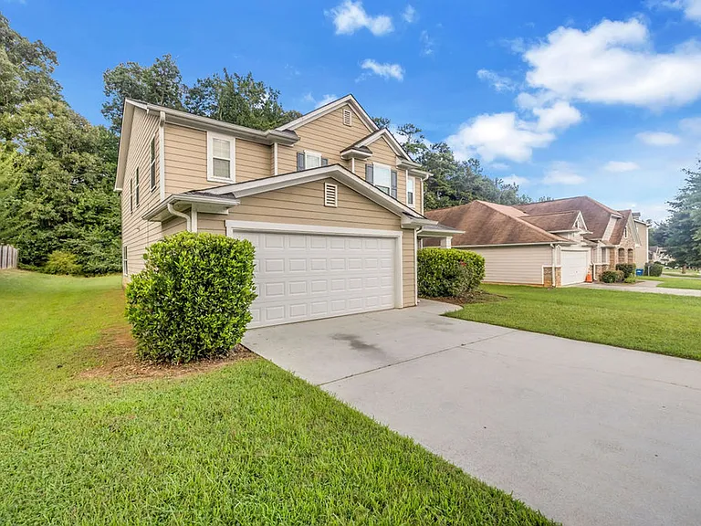 2888 Brookford Ln SW — Photo 3