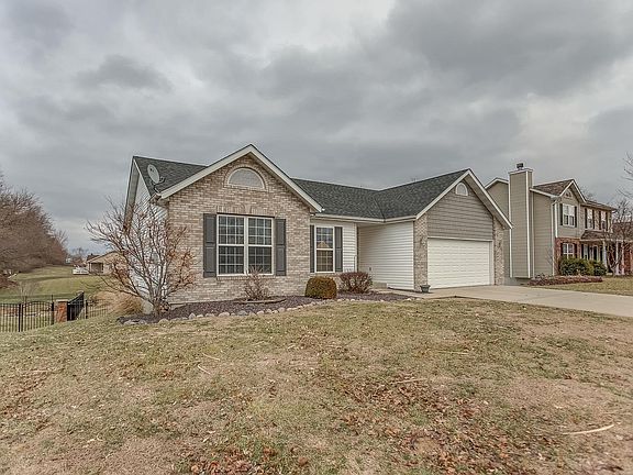 2nd image of 909 Woodland Dr