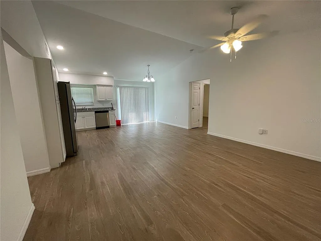 3 bed, 2.0 bath, 1140 sqft, $1,700 — Photo 2