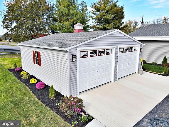 4th image of 97 Fox Chase Ct