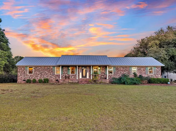 203 Hickory Nut Dr, Harleyville, SC 29448