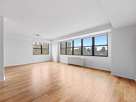 3rd image of 201 E 28th Street #16AB