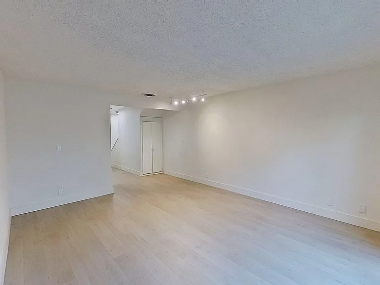 437-443 W Valencia Dr — Photo 7