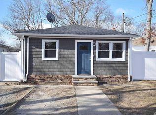 16 Flower Ave, Holtsville, NY 11742