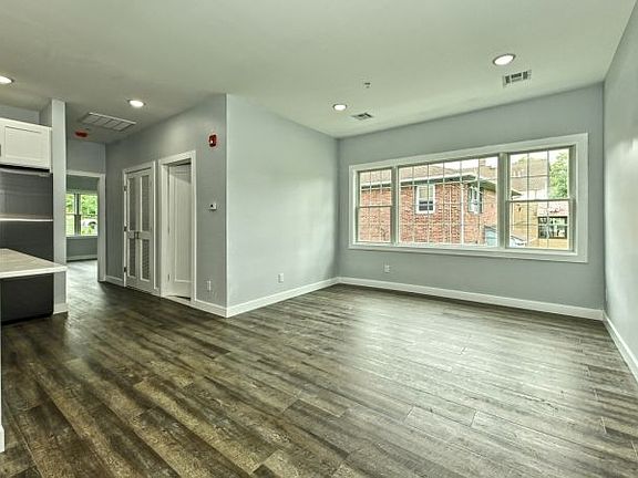 5th image of 627 Bloomfield Ave #B