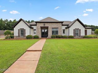462 Edgewood Xing, Brandon, MS 39042
