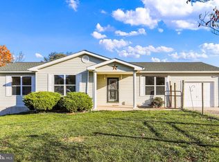 161 Cedar Ridge Dr, Berkeley Springs, WV 25411