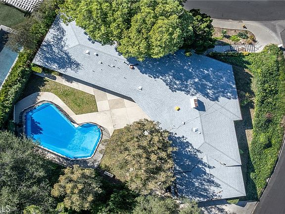 4th image of 16237 Meadowridge Rd