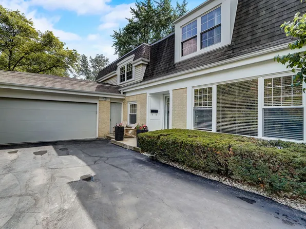 2503 Pebbleford Ln, Glenview, IL 60026
