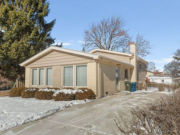 2nd image of 1042 W Central Rd