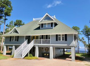 542 Sandy Point Dr, Beaufort, NC 28516