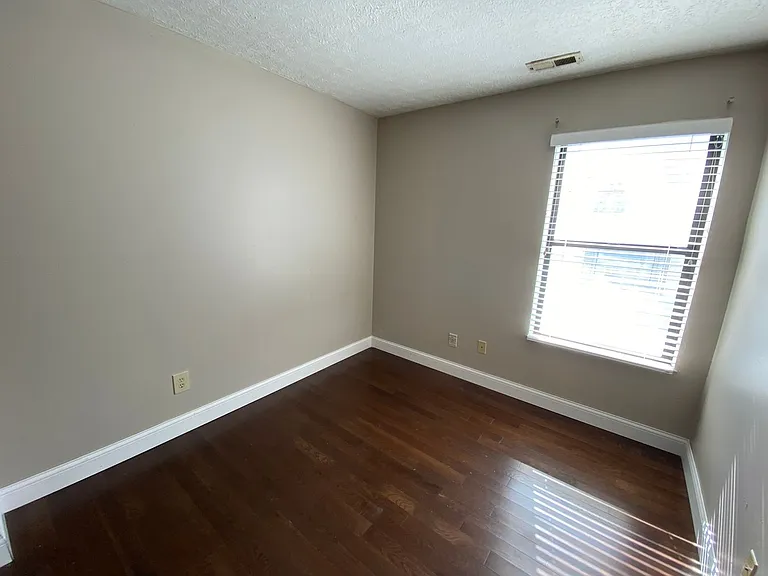 Chittenden Ave 76 MLR — Photo 9
