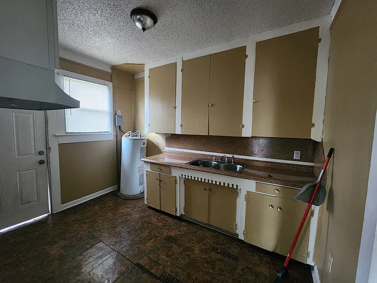 957 Sparrow St #A — Photo 3