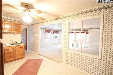 3rd image of 2413 Eastlawn St