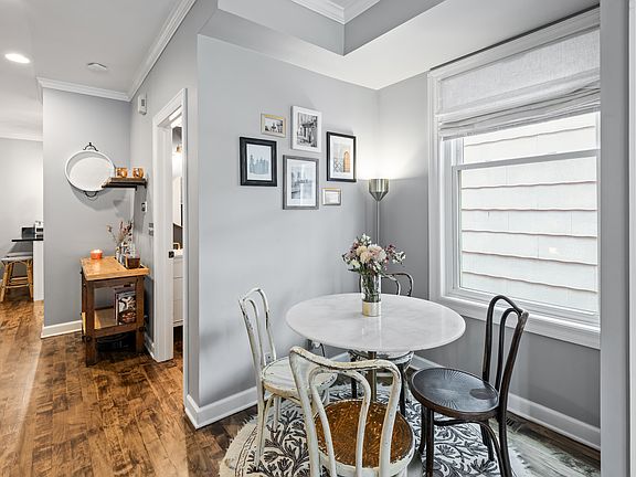 5th image of 2708 N Wilton Ave
