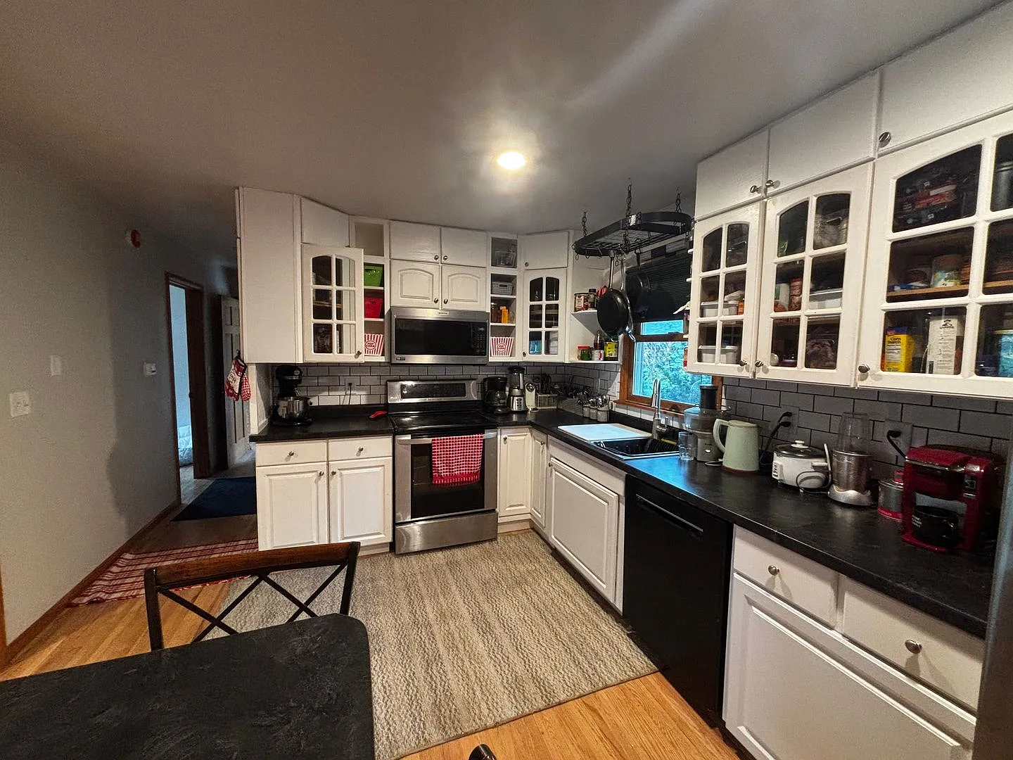 3 Bed 2 Bath Home with Large Backyard for RENT — Photo 2