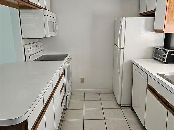 5th image of 6339 La Costa Dr APT L