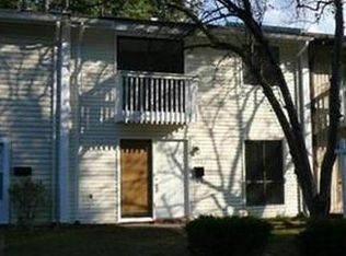 122 Hayloft Ct, Sterling, VA 20164
