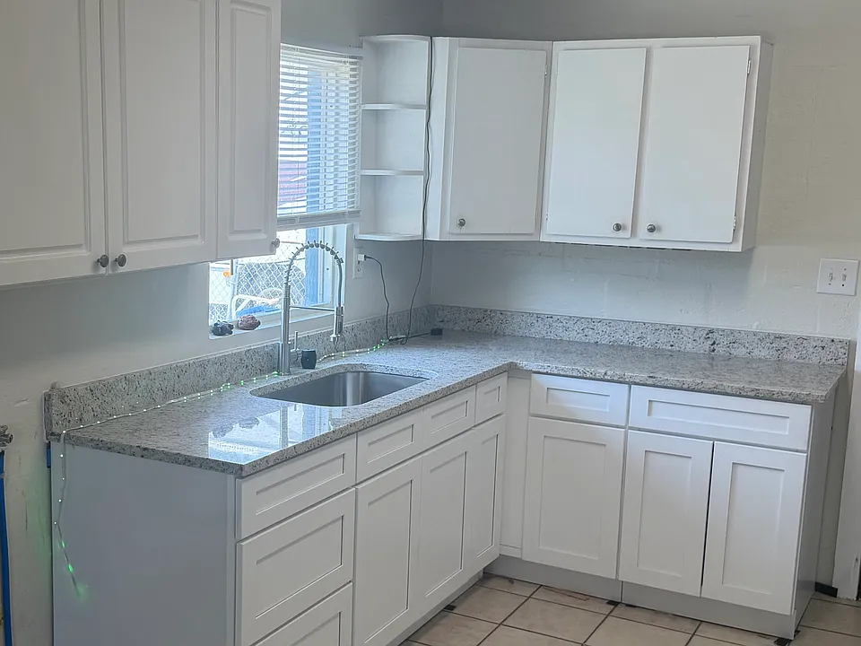 104 Katherine St NE #6