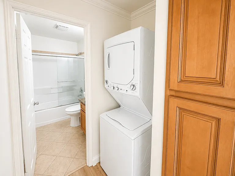 1371 E Washington Ave #102 — Photo 9