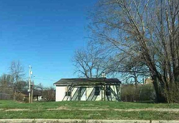 2nd image of 3301 Spruce Ave