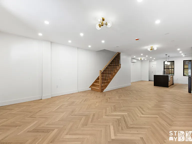 155 Monroe St #1 — Photo 7