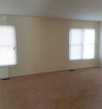 4th image of 808 Grove Ave #5