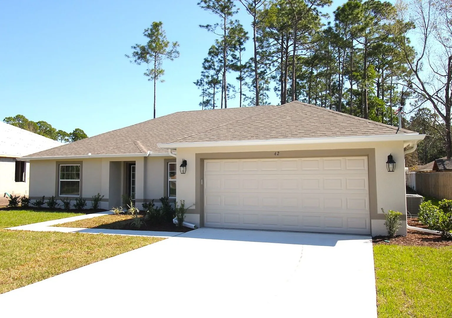 Spacious 2021 Built 4 Bed 2 Bath Home w Screened Lanai! — Photo 4