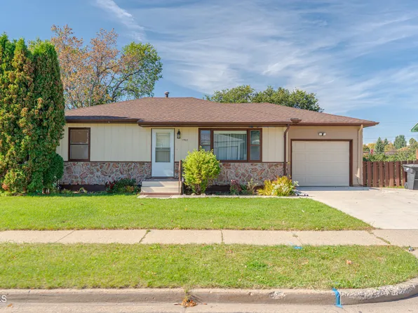1902 Ryan Dr, Bismarck, ND 58501