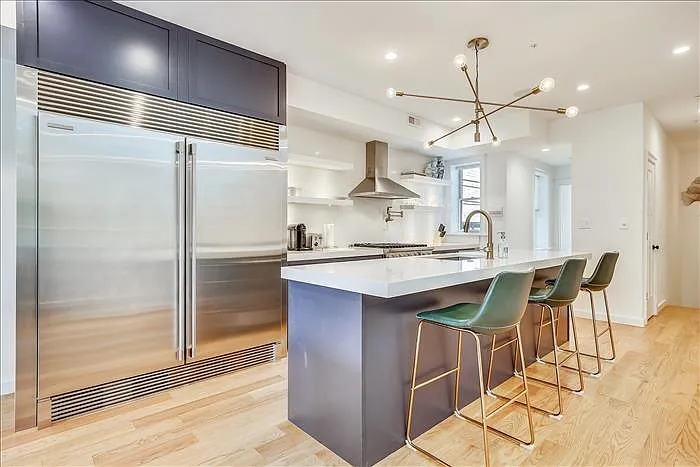 2 bed, 2.5 bath, 1600 sqft, $6,900 — Photo 4