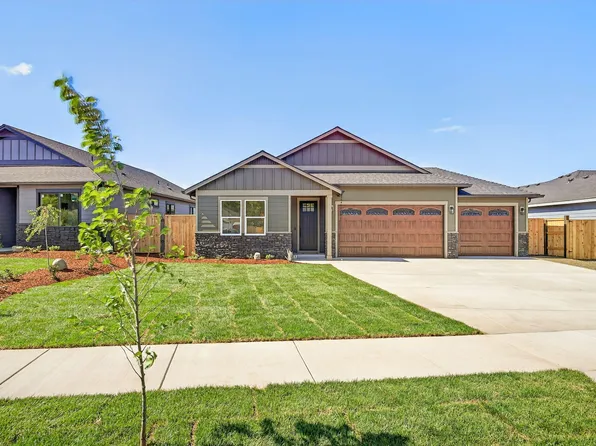 2776 Roberts Rd, Medford, OR 97504