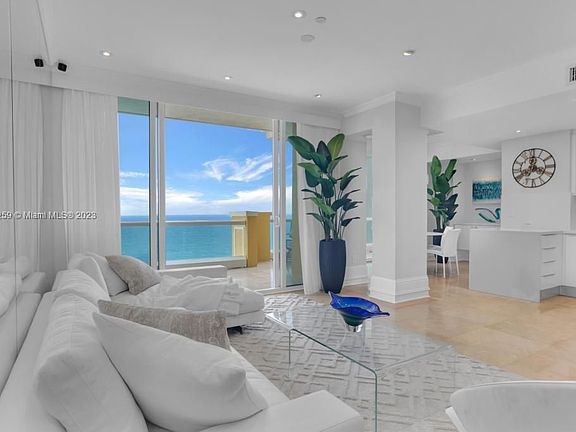 4th image of 17875 Collins Ave #2105