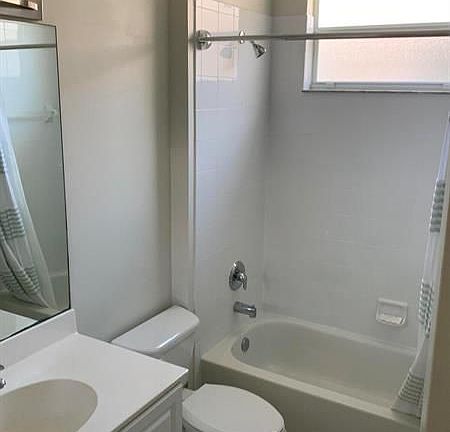 5th image of 10419 SW Southgate Ct