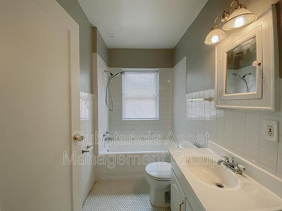 5th image of 518 NW 12th St APT 6
