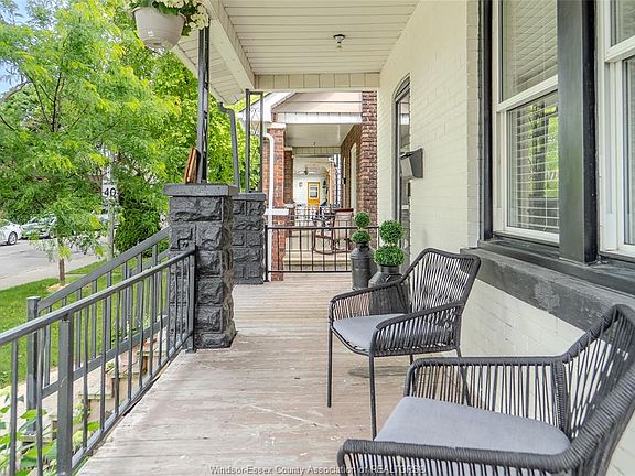 5th image of 1556 Hall Ave