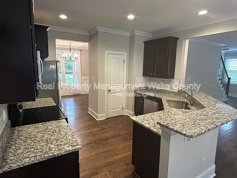 5412 Robbins Dr — Photo 14